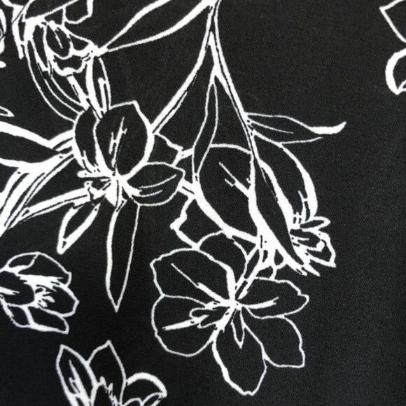 Halogen Blouse Women Small Black White Floral Long Sleeve V-Neck Lightweight - Picture 8 of 10